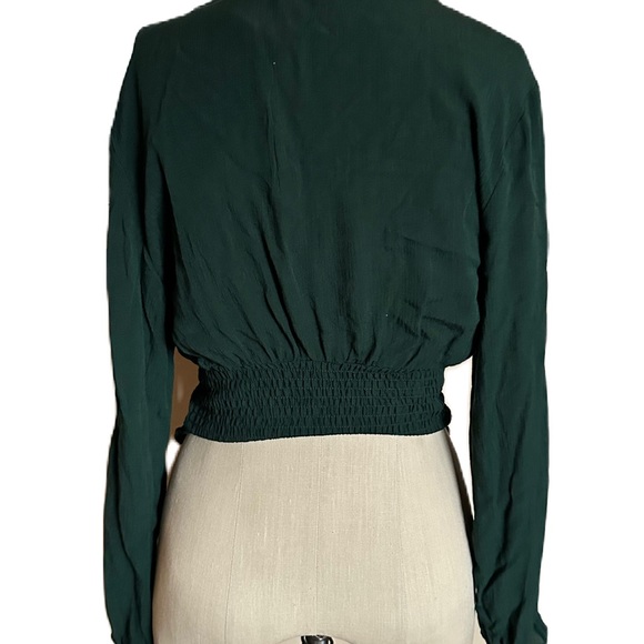 BNWT Paper Crane Women’s Cropped Blouse. Size small - Picture 6 of 6